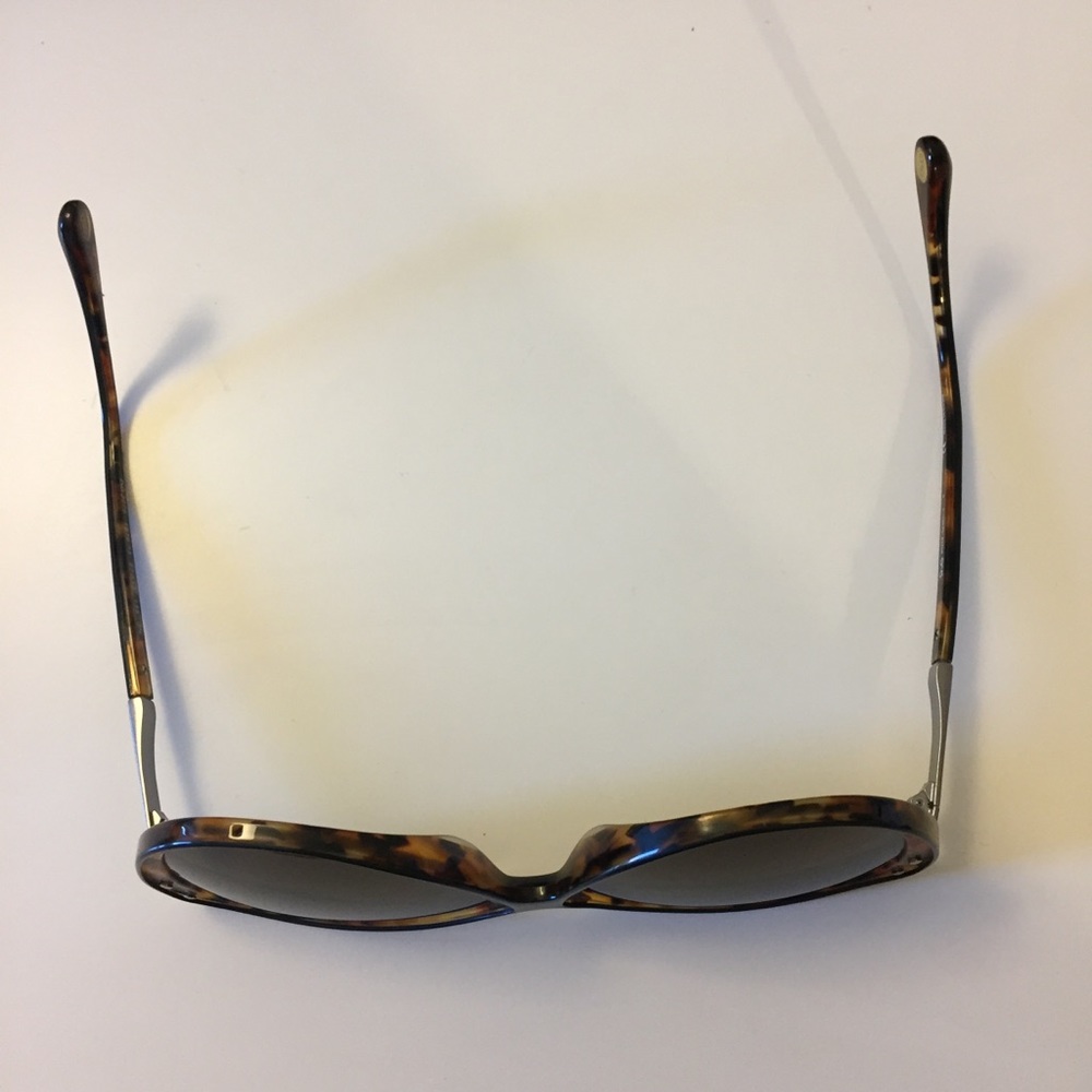 🎉SOLD on M!! D&G Sunglasses - Picture 3 of 5